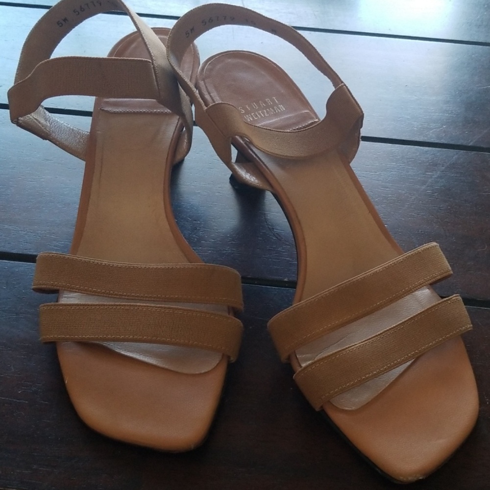 Super cute neutral sandals